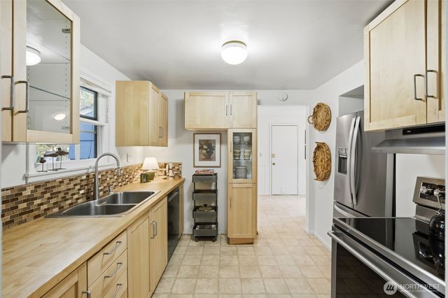12515 25th Avenue NE, Seattle, WA 98125