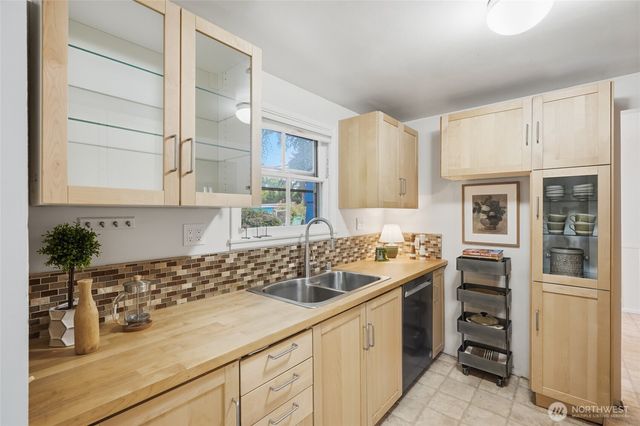 12515 25th Avenue NE, Seattle, WA 98125