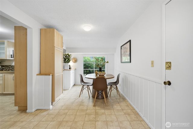 12515 25th Avenue NE, Seattle, WA 98125
