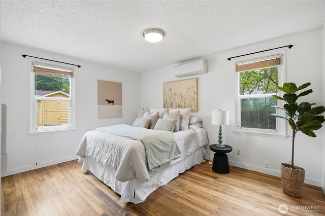 12515 25th Avenue NE, Seattle, WA 98125