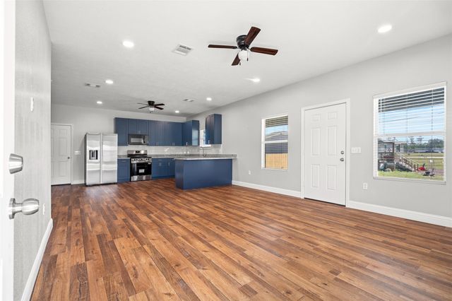 18473 Novarra Drive, Conroe, TX 77306