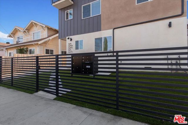 1631 S New Hampshire Avenue, Los Angeles, CA 90006