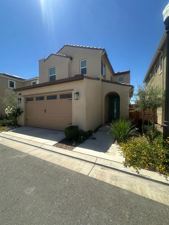 Image 23 of property listing at 1108 W Encore Way W, Madera, CA 93636