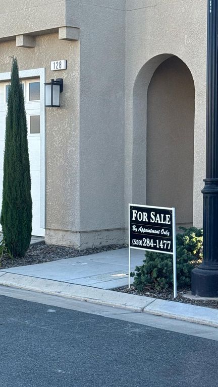 Image 24 of property listing at 1108 W Encore Way W, Madera, CA 93636