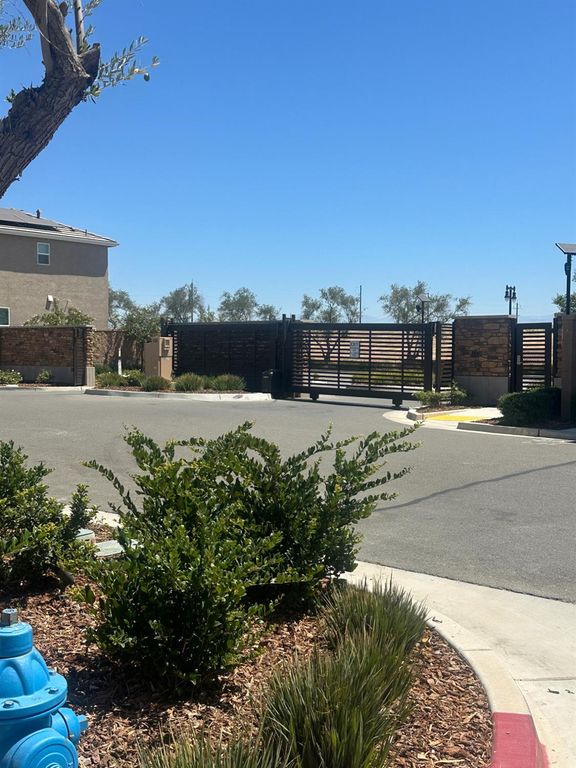 Image 26 of property listing at 1108 W Encore Way W, Madera, CA 93636