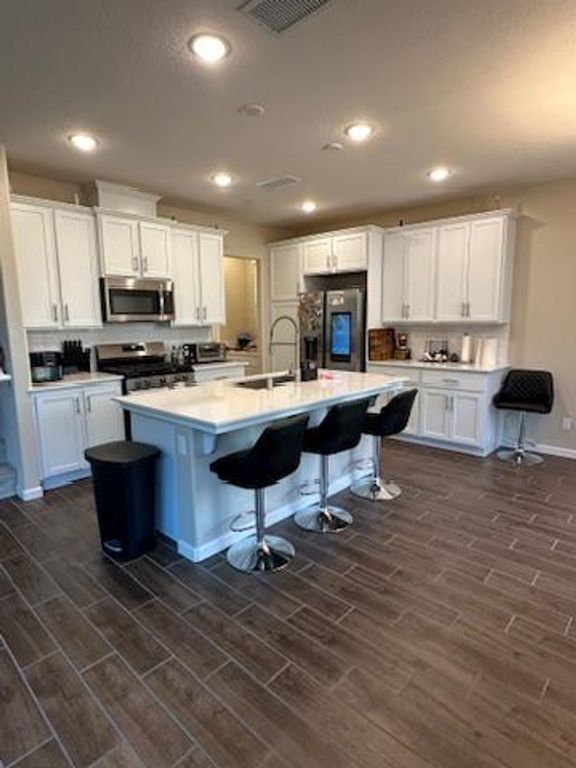 Image 3 of property listing at 1108 W Encore Way W, Madera, CA 93636