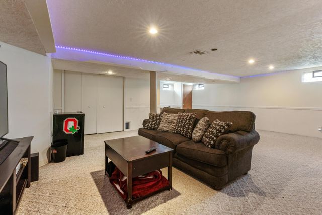 1381 Brentfield Place, Columbus, OH 43228