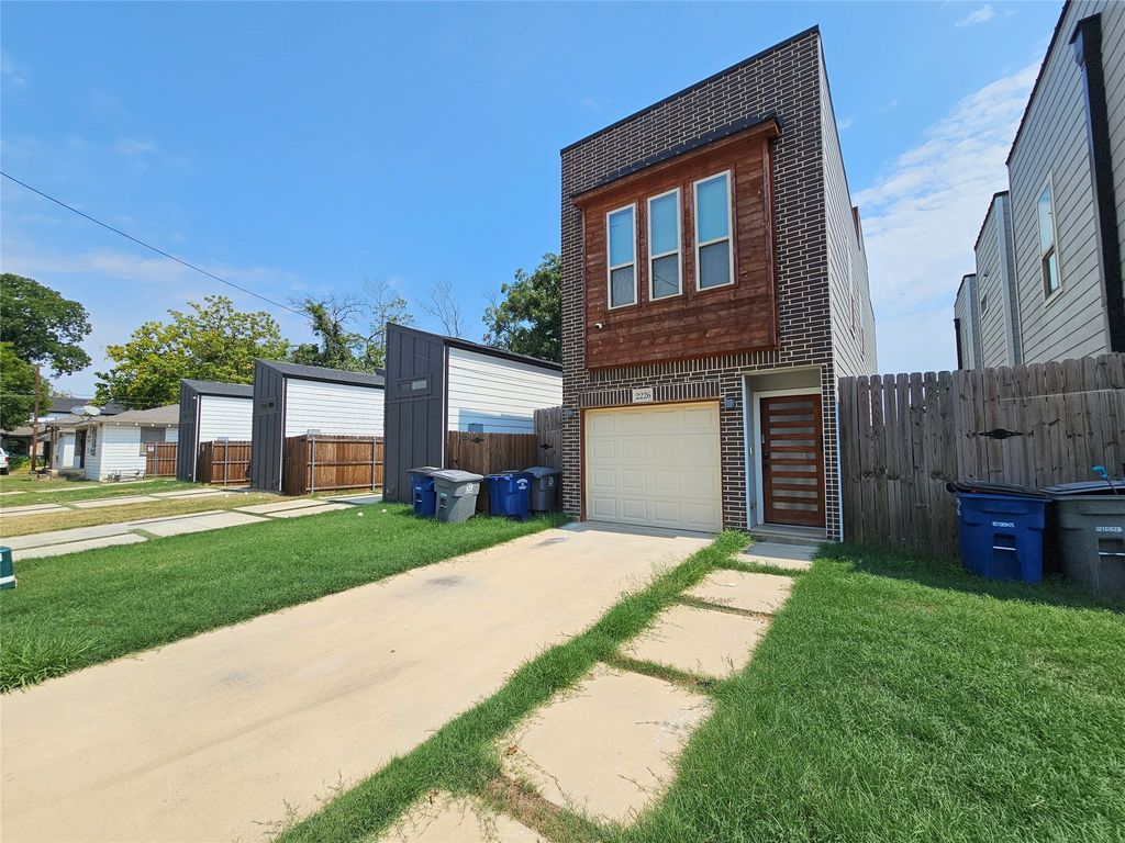 2226 Dyson Street, Dallas, TX 75215