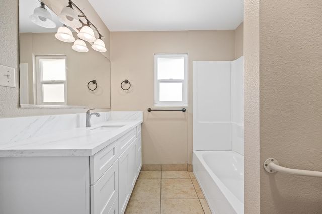 1213 E Saginaw Way, Fresno, CA 93704