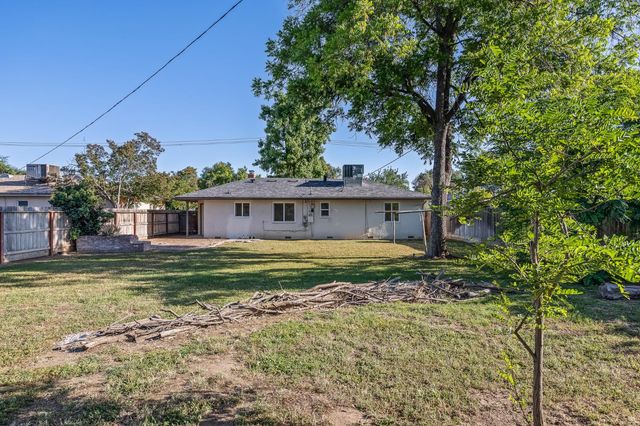 1213 E Saginaw Way, Fresno, CA 93704