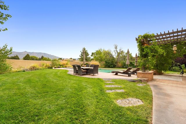 11 Koontz Road, Corrales, NM 87048