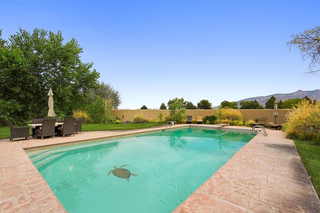 11 Koontz Road, Corrales, NM 87048