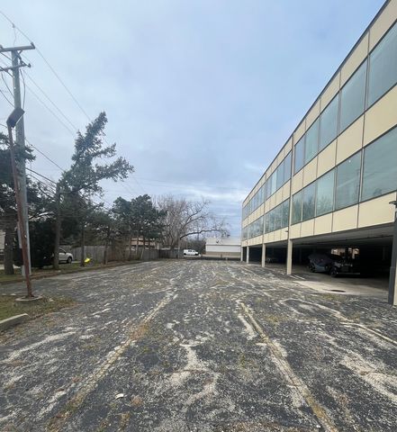 5135 Golf Road, Skokie, IL 60077