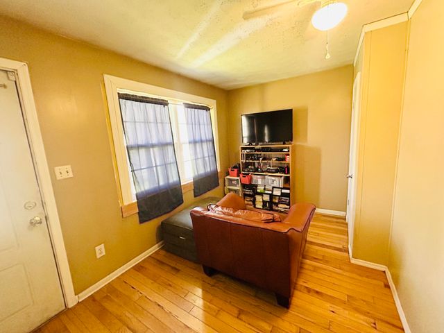 1831 Fishtrap Road, Manchester, KY 40962