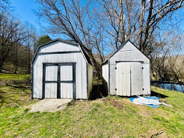 1831 Fishtrap Road, Manchester, KY 40962