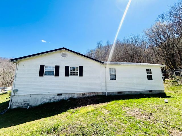 1831 Fishtrap Road, Manchester, KY 40962