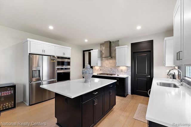 1283 Bloomingdale Drive, Troy, MI 48085
