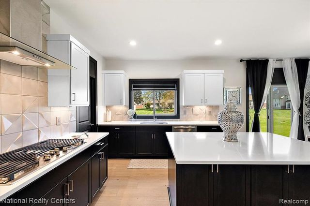 1283 Bloomingdale Drive, Troy, MI 48085