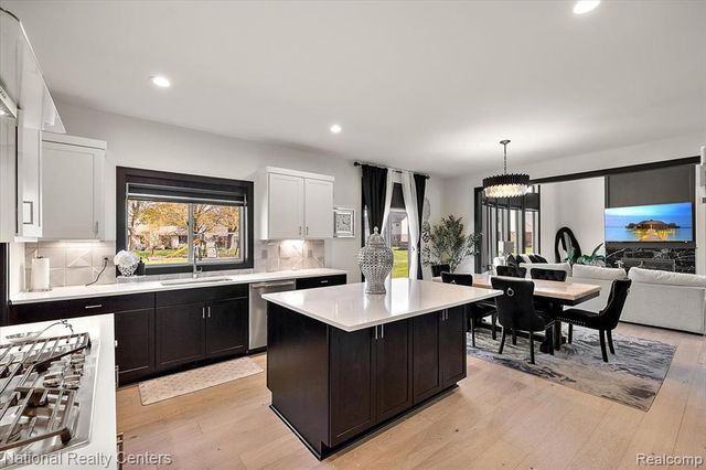 1283 Bloomingdale Drive, Troy, MI 48085