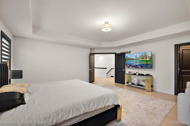 1283 Bloomingdale Drive, Troy, MI 48085