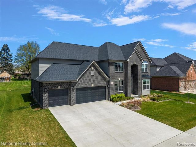 1283 Bloomingdale Drive, Troy, MI 48085