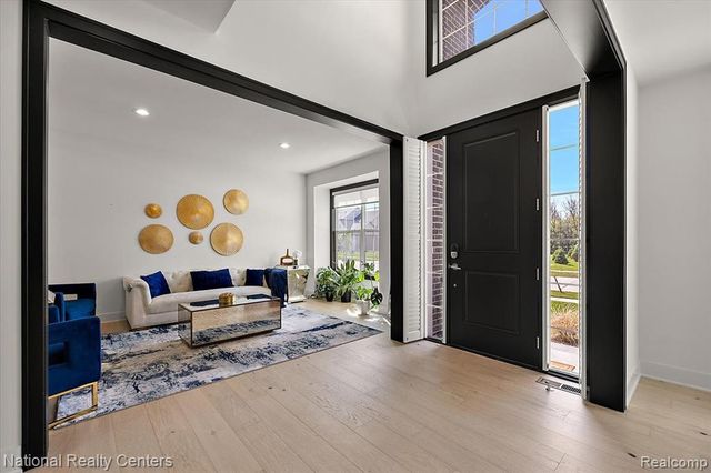 1283 Bloomingdale Drive, Troy, MI 48085