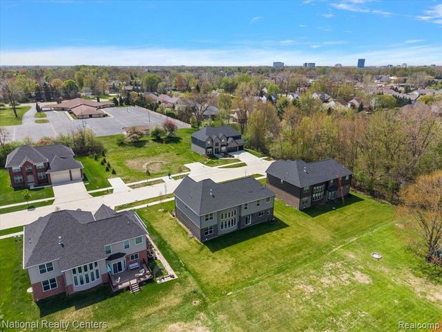 1283 Bloomingdale Drive, Troy, MI 48085