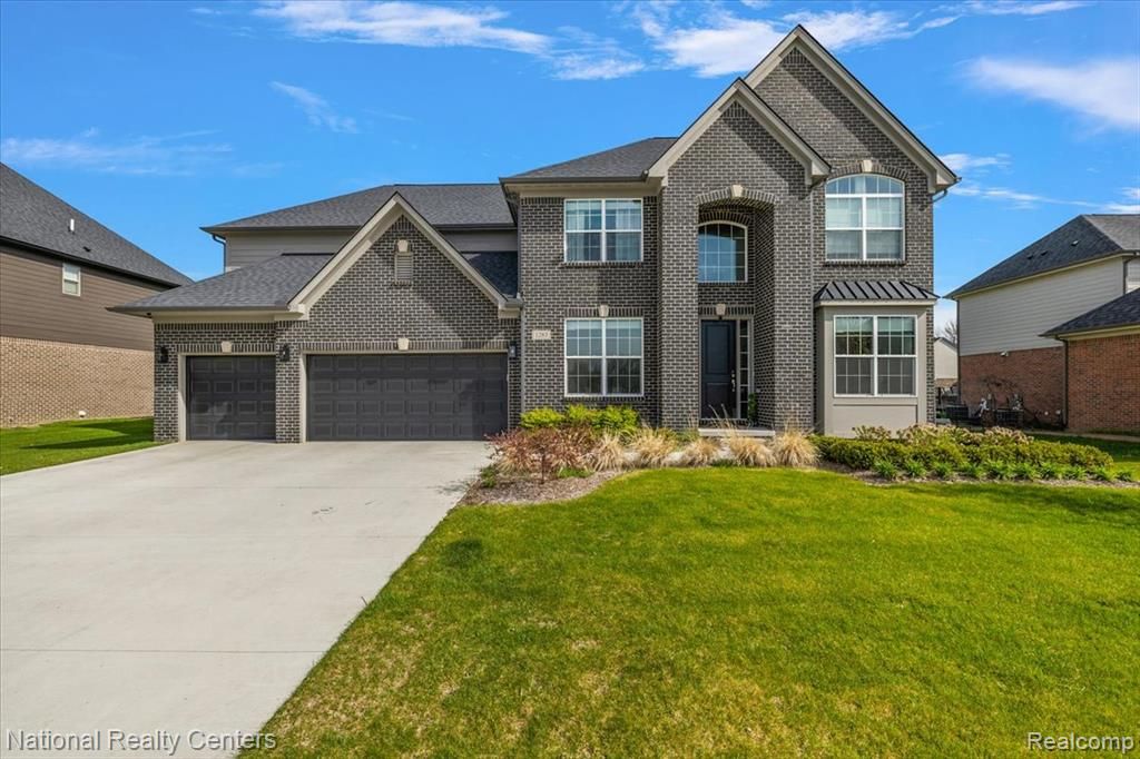 1283 Bloomingdale Drive, Troy, MI 48085