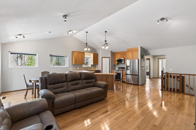 13593 Embry Way, Apple Valley, MN 55124