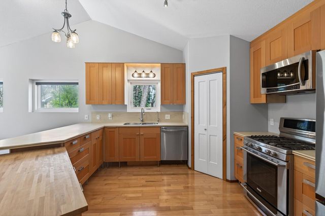 13593 Embry Way, Apple Valley, MN 55124