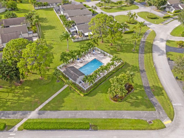 2474 Bedford Mews Drive, Wellington, FL 33414