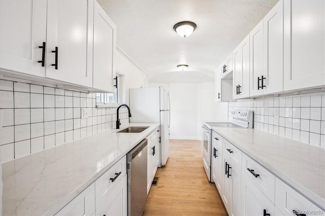 2110 Eagle Circle, Aurora, CO 80011