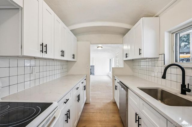 2110 Eagle Circle, Aurora, CO 80011