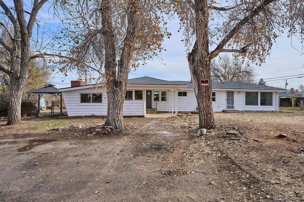 2110 Eagle Circle, Aurora, CO 80011