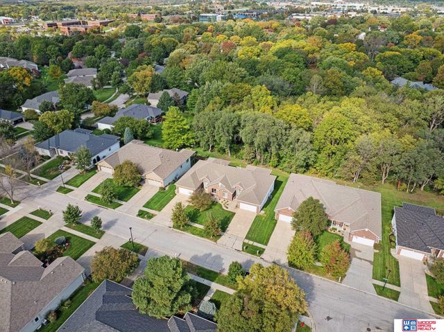 1620 Old Farm Road, Lincoln, NE 68512