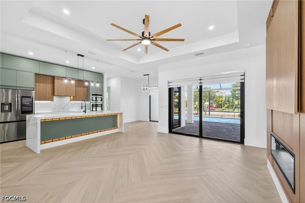 Image 11 of property listing at 2014 SW 8th PL, Cape Coral, FL 33991