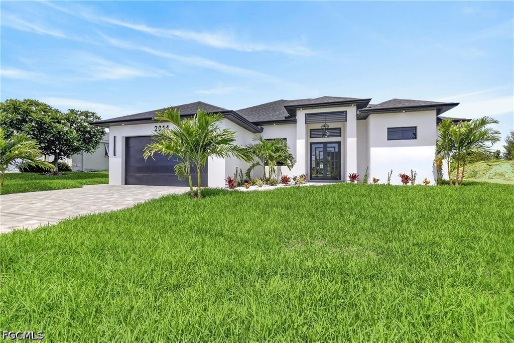 Image 2 of property listing at 2014 SW 8th PL, Cape Coral, FL 33991