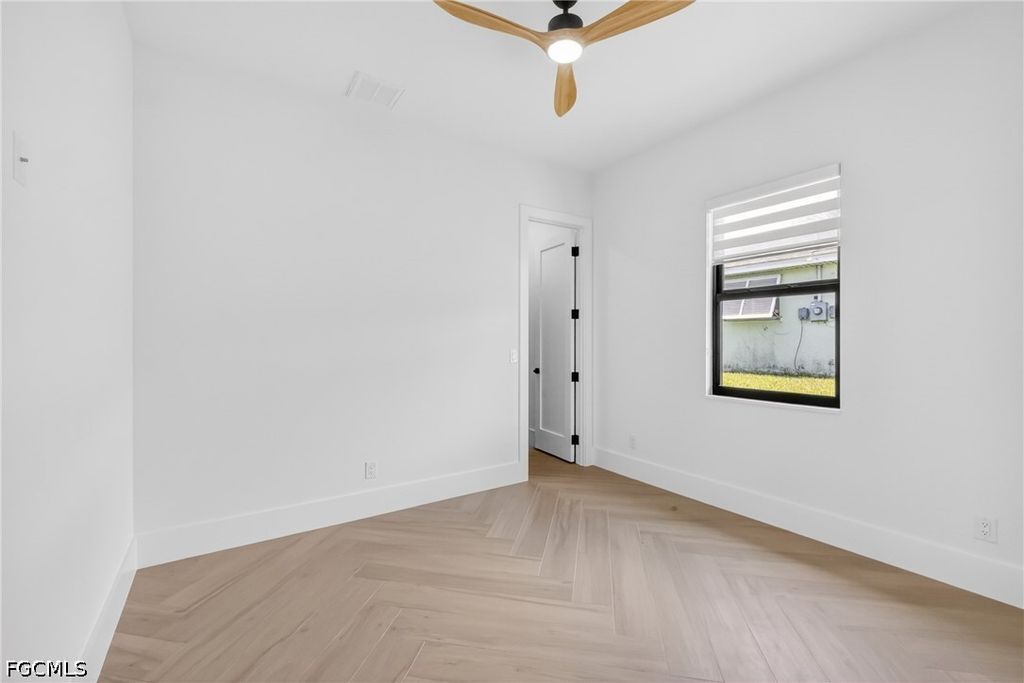 Image 27 of property listing at 2014 SW 8th PL, Cape Coral, FL 33991