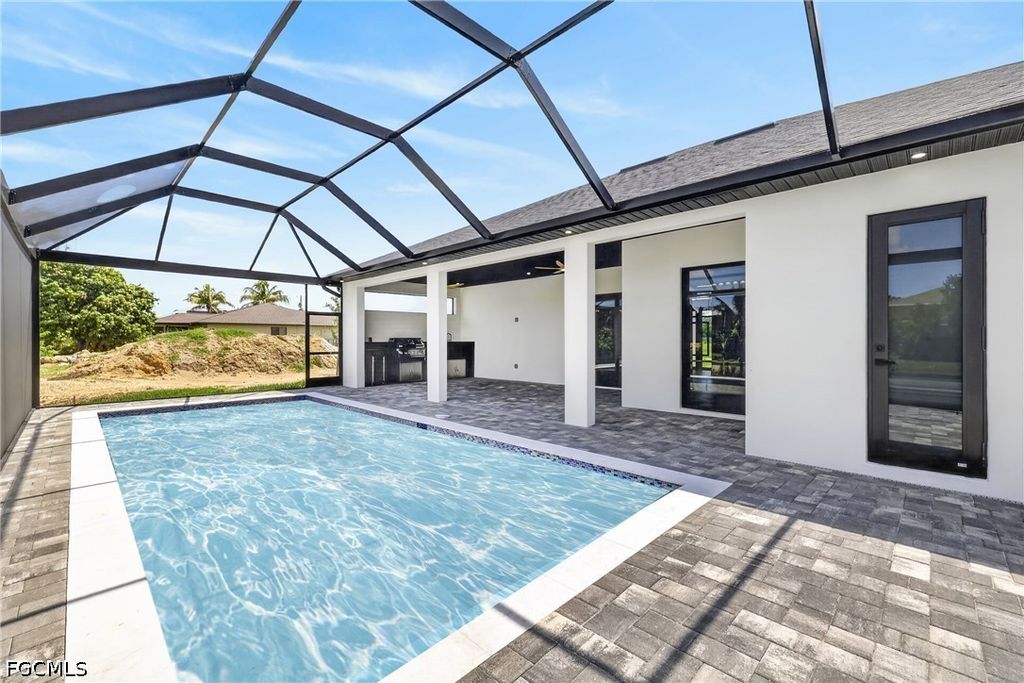 Image 33 of property listing at 2014 SW 8th PL, Cape Coral, FL 33991