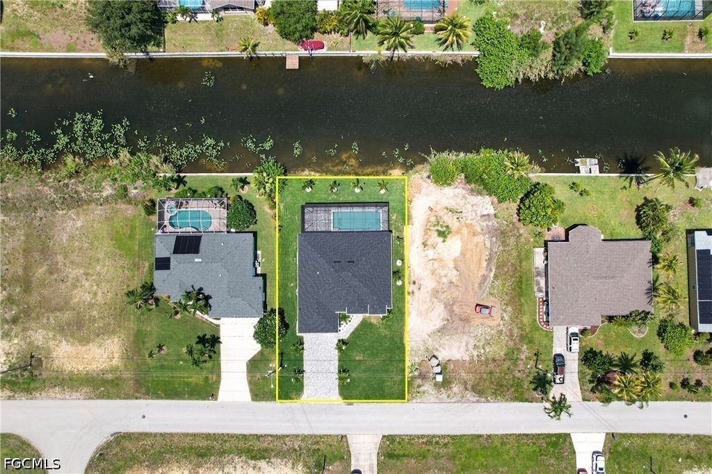 Image 35 of property listing at 2014 SW 8th PL, Cape Coral, FL 33991
