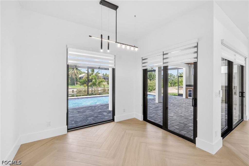 Image 8 of property listing at 2014 SW 8th PL, Cape Coral, FL 33991