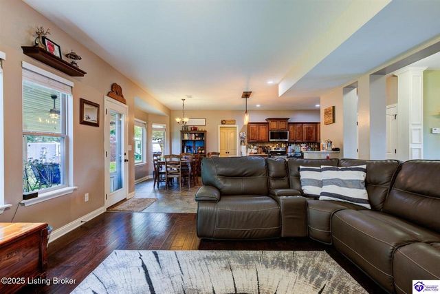 316 Merlot Court, Vine Grove, KY 40175