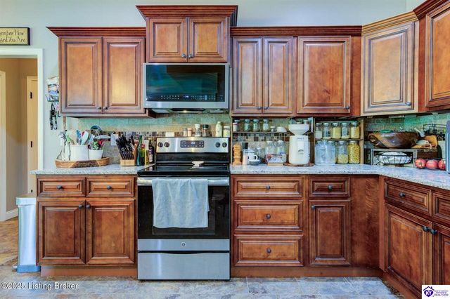 316 Merlot Court, Vine Grove, KY 40175
