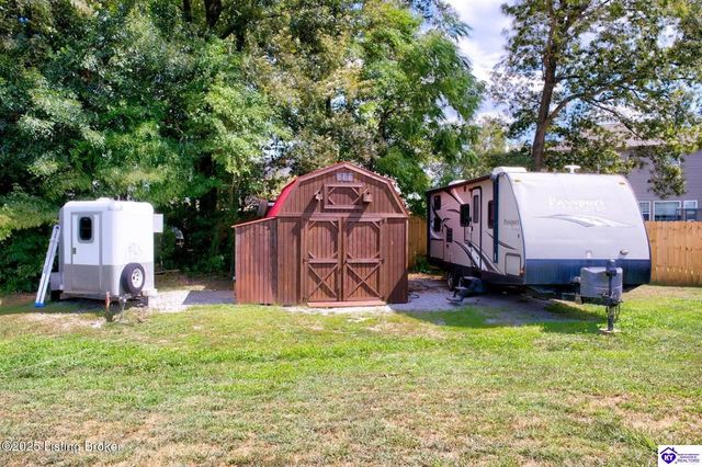316 Merlot Court, Vine Grove, KY 40175