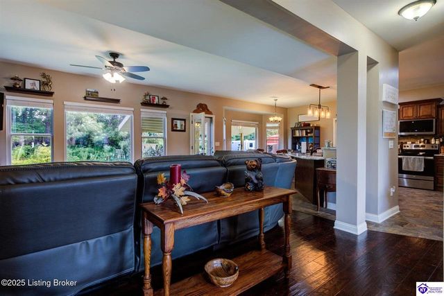 316 Merlot Court, Vine Grove, KY 40175
