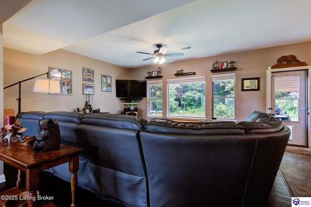 316 Merlot Court, Vine Grove, KY 40175