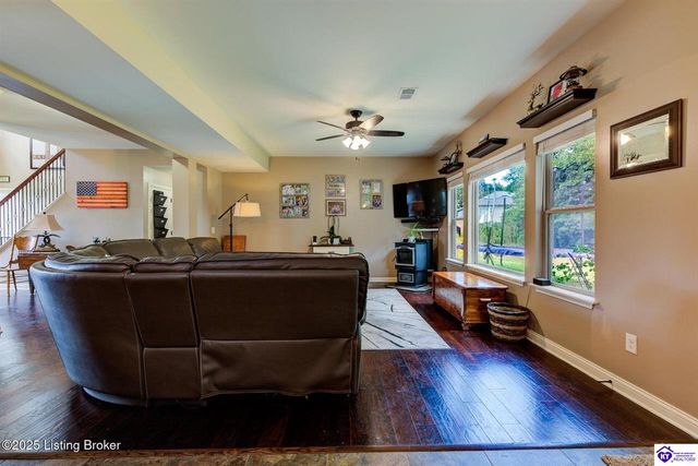 316 Merlot Court, Vine Grove, KY 40175