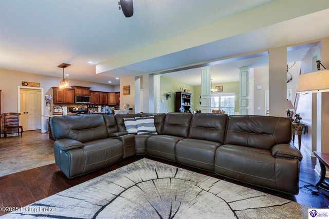 316 Merlot Court, Vine Grove, KY 40175