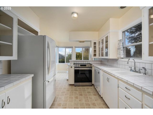 1580 BONNIE Way, Salem, OR 97304