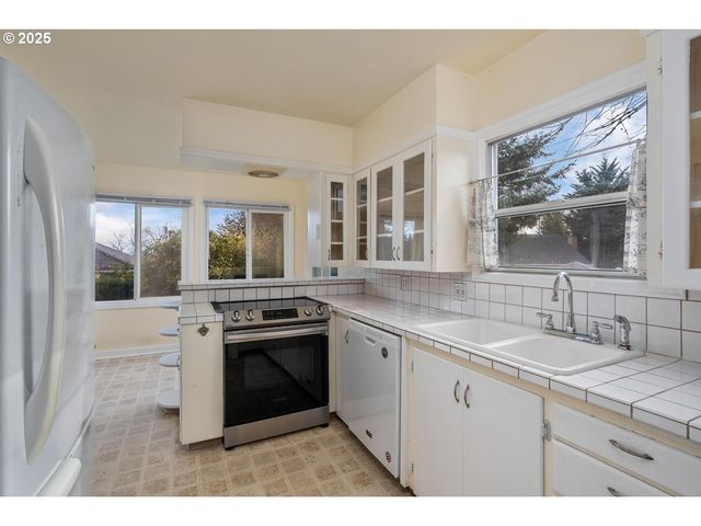 1580 BONNIE Way, Salem, OR 97304